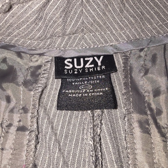 Grey pinstriped Suit - Picture 2 of 5